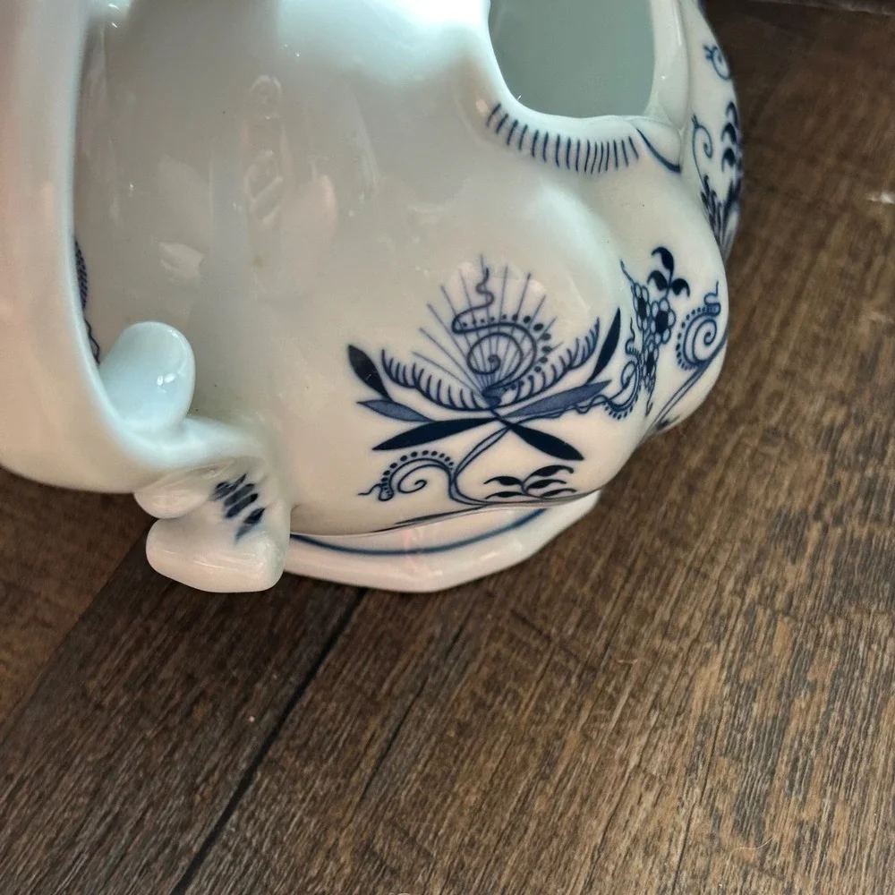 Blue Danube Blue Onion Japan Large Gravy Boat Porcelain Scalloped